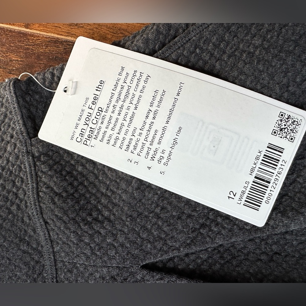 Can you feel the pleat crop pant from  Lululemon